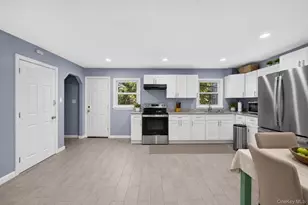 25 Putnam Ave, West Babylon, NY 11704 - Photo 4