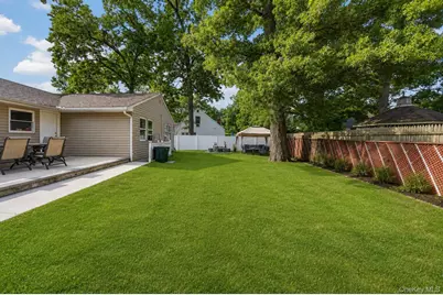 25 Putnam Avenue, West Babylon, NY 11704 - Photo 18