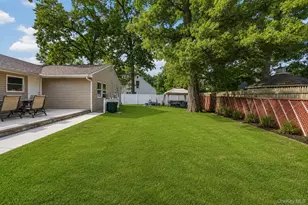 25 Putnam Ave, West Babylon, NY 11704 - Photo 18