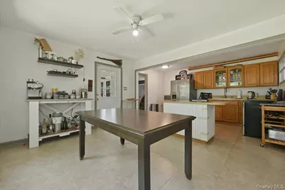 66 N Emerson Avenue, Copiague, NY 11726 - Photo 8