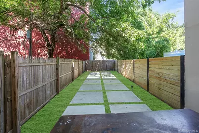 221 Howard Avenue #1R, Brooklyn, NY 11233 - Photo 2
