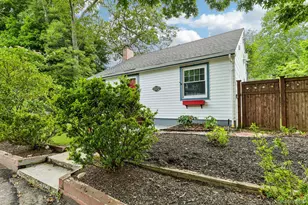 34 Solitaire Rd, Rocky Point, NY 11778 - Photo 2