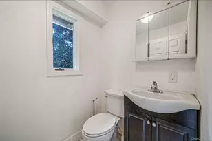 8 Swezey Ln, Middle Island, NY 11953 - Photo 10