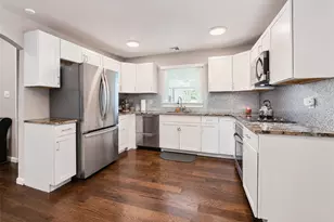 19 Pennaquid Rd, Coram, NY 11727 - Photo 8