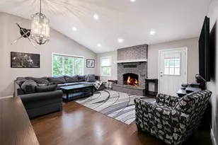 19 Pennaquid Rd, Coram, NY 11727 - Photo 4