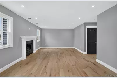 851 W Bay Drive, West Islip, NY 11795 - Photo 18