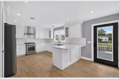 851 W Bay Drive, West Islip, NY 11795 - Photo 10
