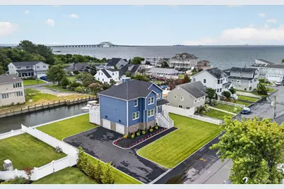 851 W Bay Drive, West Islip, NY 11795 - Photo 2