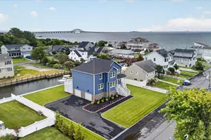 851 W Bay Dr, West Islip, NY 11795 - Photo 2