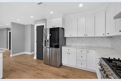 851 W Bay Drive, West Islip, NY 11795 - Photo 14