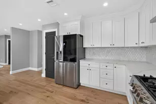 851 W Bay Dr, West Islip, NY 11795 - Photo 14
