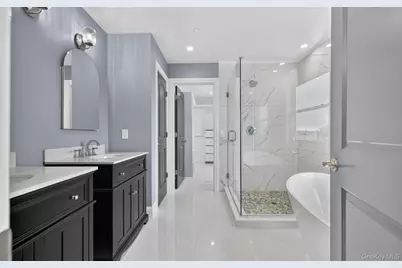 851 W Bay Drive, West Islip, NY 11795 - Photo 26