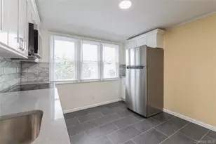 11 Deauville Pkwy, Lindenhurst, NY 11757 - Photo 6
