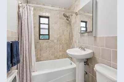 196-29 69th Ave #1st Fl, Fresh Meadows, NY 11365 - Photo 10
