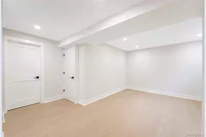 949 Midway, Woodmere, NY 11598 - Photo 38