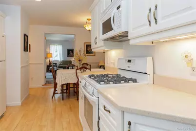 21 Oceanview Road, Hampton Bays, NY 11946 - Photo 6