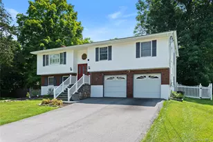 5 Colette Dr, Poughkeepsie, NY 12601 - Photo 2
