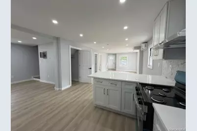 60 Center Avenue, Bay Shore, NY 11706 - Photo 6
