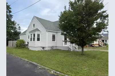 60 Center Avenue, Bay Shore, NY 11706 - Photo 2