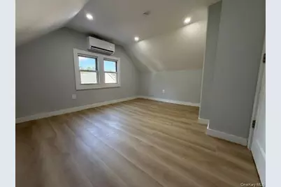60 Center Avenue, Bay Shore, NY 11706 - Photo 16
