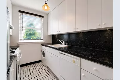36-14 Utopia Parkway #F2, Flushing, NY 11358 - Photo 4