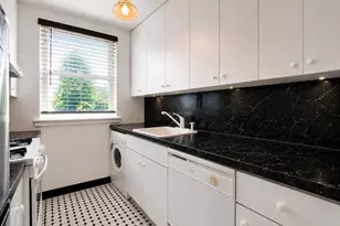 36-14 Utopia Pkwy, Flushing, NY 11358 - Photo 4