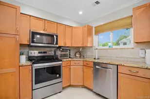 236 Springmeadow Dr, Holbrook, NY 11741 - Photo 10