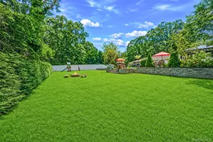 5 Overlook Dr, Mastic, NY 11950 - Photo 12