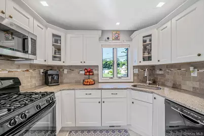 1 Rutgers Street, Smithtown, NY 11787 - Photo 18