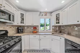 1 Rutgers St, Smithtown, NY 11787 - Photo 18