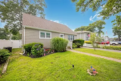 413 S 8th Street, Lindenhurst, NY 11757 - Photo 2