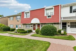 15 Springwood Dr, North Babylon, NY 11703 - Photo 2
