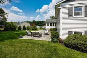 8 Carroll Dr, Wappingers Falls, NY 12590 - Photo 4