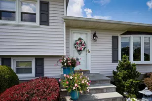 8 Carroll Dr, Wappingers Falls, NY 12590 - Photo 2