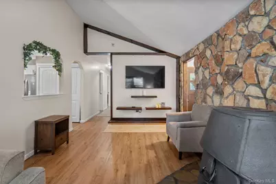 28 Yaphank Avenue, Brookhaven, NY 11719 - Photo 6