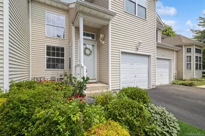 34 Cranberry Circle, Medford, NY 11763 - Photo 4