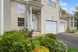 34 Cranberry Cir, Medford, NY 11763 - Photo 4