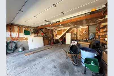 381 N Monroe Avenue, Lindenhurst, NY 11757 - Photo 42