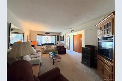 381 N Monroe Avenue, Lindenhurst, NY 11757 - Photo 6
