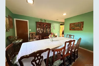381 N Monroe Avenue, Lindenhurst, NY 11757 - Photo 16