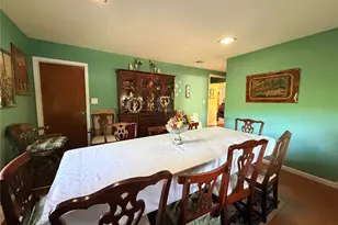381 N Monroe Ave, Lindenhurst, NY 11757 - Photo 16