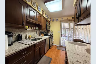 381 N Monroe Avenue, Lindenhurst, NY 11757 - Photo 10