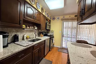 381 N Monroe Ave, Lindenhurst, NY 11757 - Photo 10