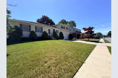 381 N Monroe Avenue, Lindenhurst, NY 11757 - Photo 4