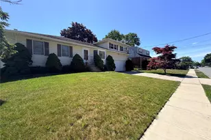 381 N Monroe Ave, Lindenhurst, NY 11757 - Photo 4
