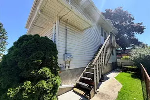 381 N Monroe Ave, Lindenhurst, NY 11757 - Photo 30