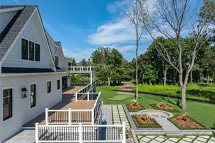 220 Beach Rd, Centre Island, NY 11771 - Photo 32