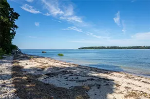 220 Beach Rd, Centre Island, NY 11771 - Photo 46