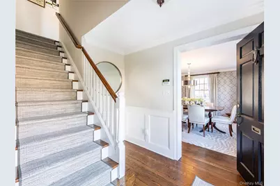 99 Thayer Road, Manhasset, NY 11030 - Photo 2