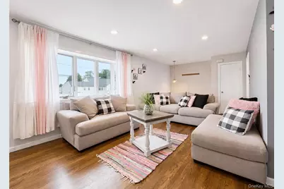 11 Farragut Avenue, Lindenhurst, NY 11757 - Photo 8